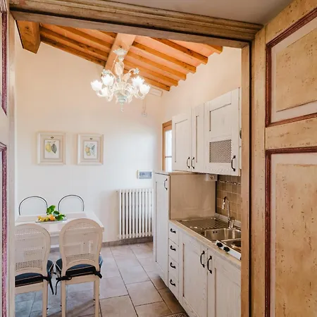 Residenza Il Colle Bed & Breakfast 4*